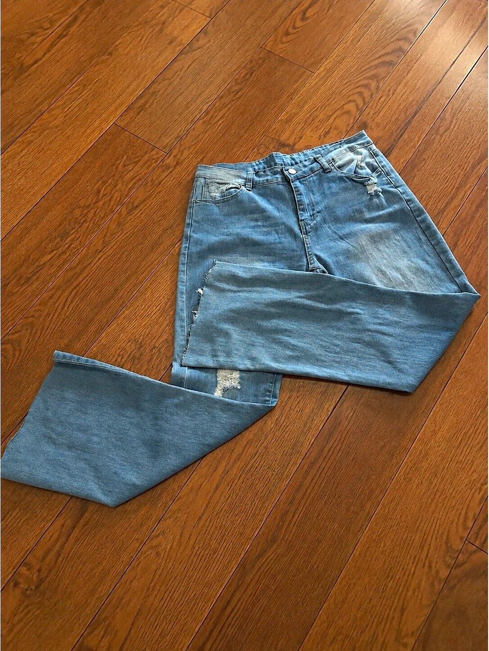 Women’s Light Wash Distressed Flared Jeans Size L  EUC